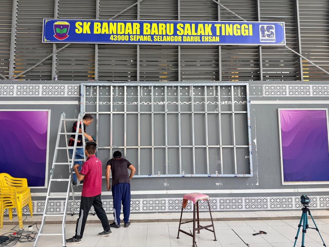 Mounting structure installation at SK Bandar Baru Salak Tinggi