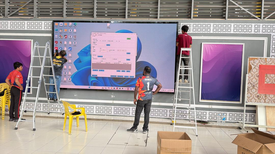 Samview installation team testing the indoor LED wall at SK Bandar Baru Salak Tinggi